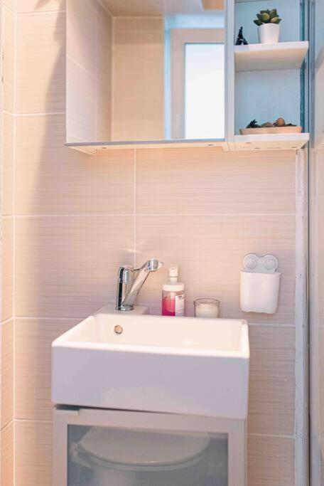 Cozy Studio In The Heart Of Bucharest Apartment Bagian luar foto
